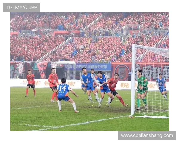 激情燃动绿茵场湘超足球联赛展现湖南城市球队奋勇拼搏风采