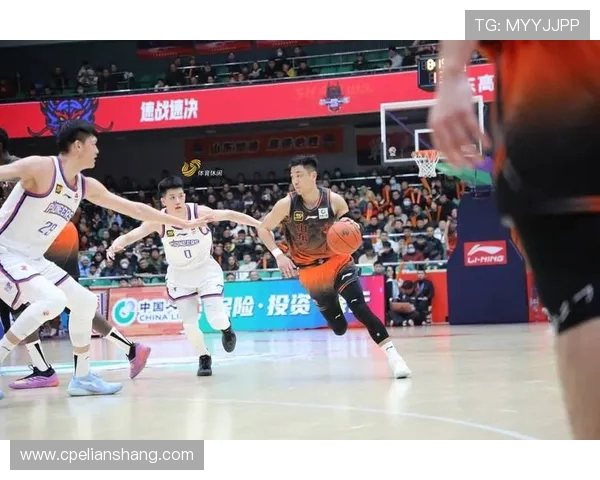 福建浔兴与天津先行者激战正酣 双方全力争夺篮球赛季荣耀