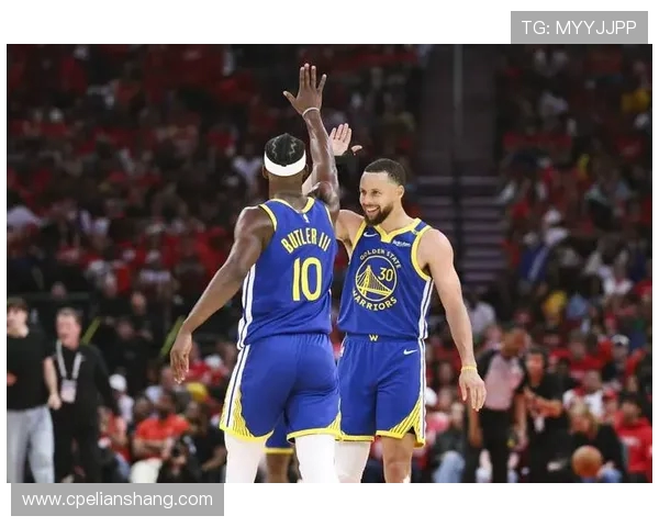 勇士与奇才精彩对决回顾NBA赛场上的激烈碰撞与精彩瞬间分析 勇士与奇才精彩对决回顾NBA赛场上的激烈碰撞与精彩瞬间分析